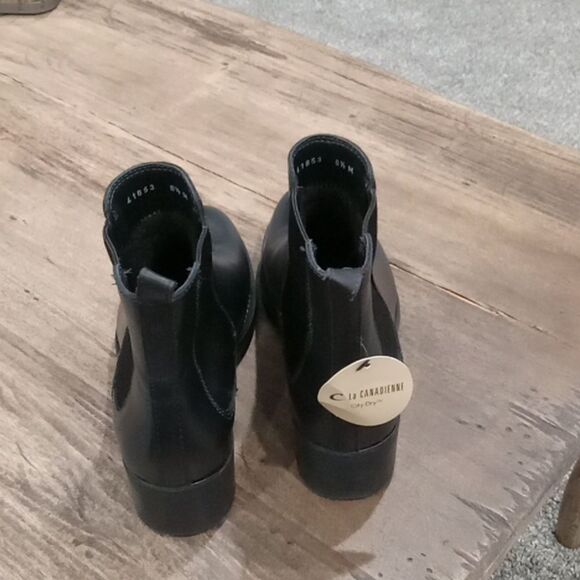 La Canadienne Sara Waterproof Black Chelsea Leather Booties. Size 8.5 NWT - Picture 5 of 6